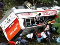 Philippines: Xe buýt lao xuống vực, 41 người thiệt mạng